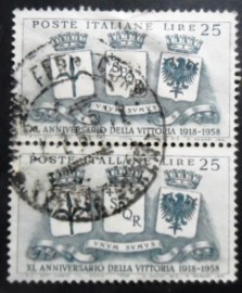 Par de selos postais da Itália de 1958 Coats of Arms of Trieste