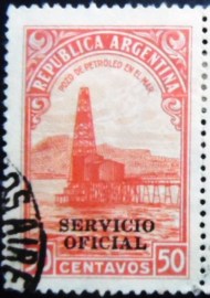 Selo postal da Argentina de 1944 Oil well ovpt 50