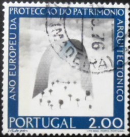 Selo postal de Portugal de 1975 Arch and Trees