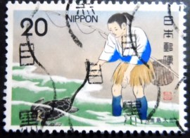 Selo postal do Japão de 1975 Taro Urashima Releasing Turtle