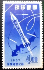 Selo postal das Ilhas Ryukyu de 1957 Map & Pencil Rocket