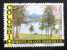 Selo postal da Colômbia de 1975 Trees and lake