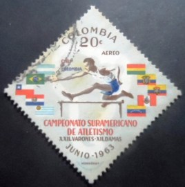 Selo postal da Colômbia de 1963 Hurdler and Flags