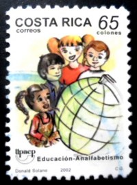 Selo postal da Costa Rica de 2002 Children Watching Globe