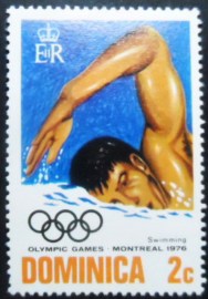 Selo postal da Dominica de 1976 Swimming