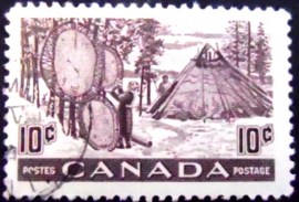 Selo postal do Canadá de 1950 Indians Drying Skins