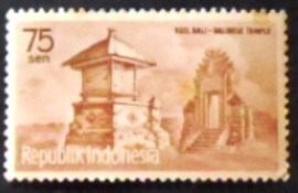 Selo postal da Indonésia de 1961 Balinese temple