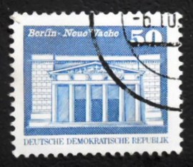 Selo postal da Alemanha Oriental de 1974 New Guardhouse Berlin