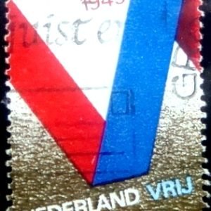 Selo postal da Holanda de 1970 Flag ribbon forming the letter V