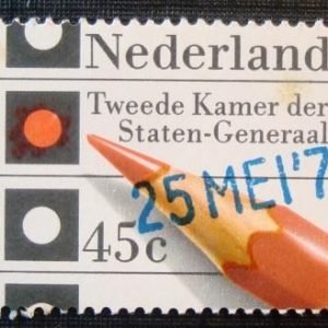 Selo postal da Holanda de 1977 Ballot and red pencil