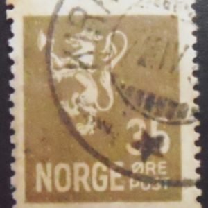 Selo postal da Noruega de 1927 Lion type II 35