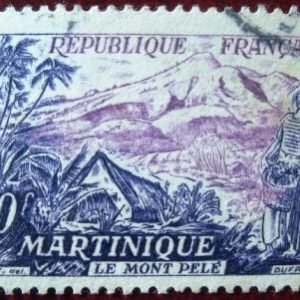 Selo postal da França de 1955 Le Mont Pele