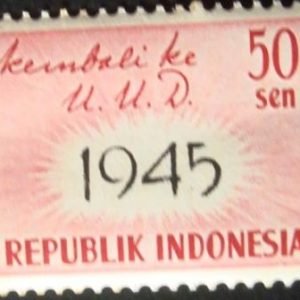 Selo postal comemorativo da Indonesia Readoption of 1945 Constitution 50