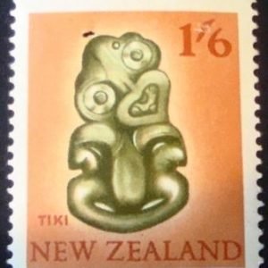 Selo postal definitivo da Australia de 1960 - Tiki