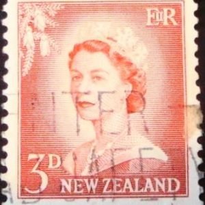 Selo postal da Nova Zelândia de1956 Queen Elizabeth II 3
