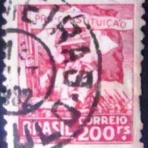 Selo postal do Brasil de 1932 Soldado e Bandeira