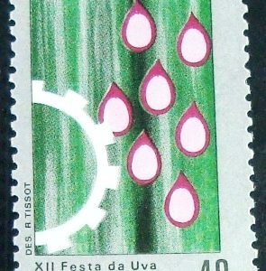 Selo postal do Brasil de 1972 Festa da Uva