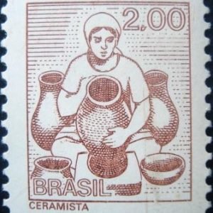 Selo postal do Brasil de 1977 Ceramista M