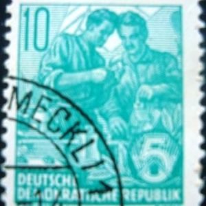 elo postal da Alemanha de 1959 Workers share experiences
