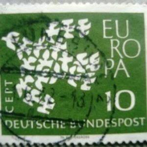 Selo postal da Alemanha de 1961 flying Dove