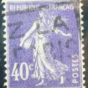 Selo postal da França de 1927 Semeuse fond plein