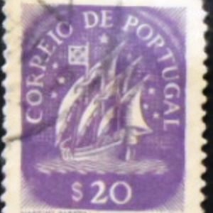 Selo postal de Portugal de 1943 Caravel 0,20