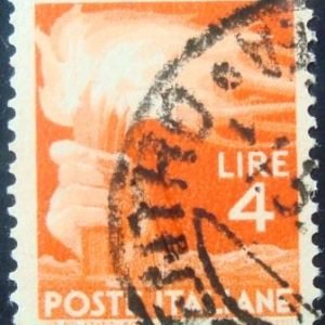 Selo postal da Itália de 1946 Hand holding a torch 4