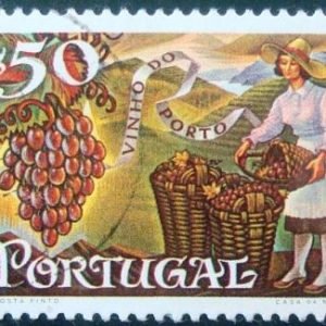 Selo postal de Portugal de 1970 Grapes and woman filling baskets