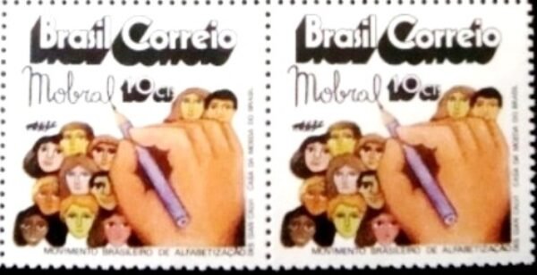Par de selos postais do Brasil de 1972 MOBRAL M PR