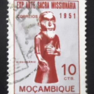Selo postal de Moçambique de 1953 Sculpture of a Missionary 10 U