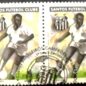 Par de selos postais do Brasil de 2001 Santos F.C. MCC PR