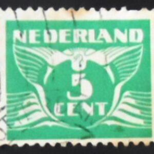 Selo postal da Holanda de 1941 Flying dove 5 U