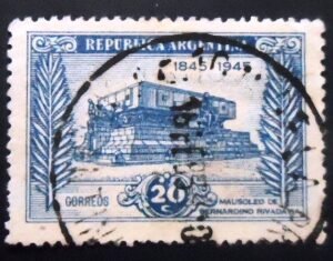 Selo postal da Argentina de 1945 Bernardino Rivadavia Mausol 20 U
