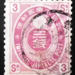 Imagem similar à do selo postal do Japão de 1892 Chrysanthemum Crest 3 sen rose U