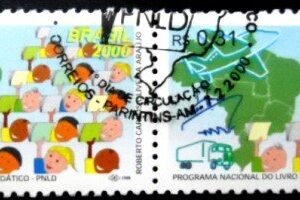 Par de selos postaisl do Brasil de 2000 Livro Didático MCC PR