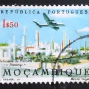 Selo postal de Moçambique de 1963 Petroleum Refinery U