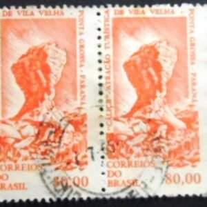 Par de selos postais do Brasil de 1964 Cálice U PR