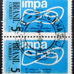 Par de selos postais do Brasil de 1967 Colóquio de Matemática U