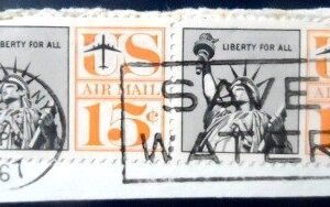 Fragmento com selo postal dos Estados Unidos de 1961 Statue Of Liberty 15 U 1