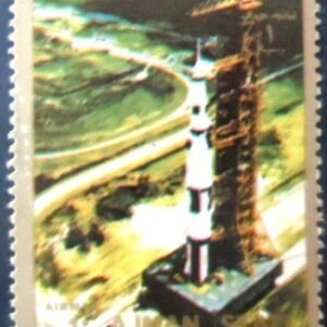 Selo de postal de Ajman de 1973 Transport of a Saturn V