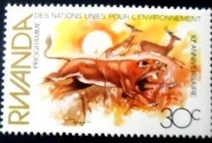 Selo postal da Ruanda de 1982 Lion and Impala M