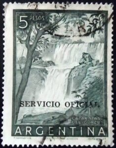 Selo postal da Argentina de 1955 Waterfalls of Iguazú thin overprint U D