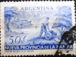 Selo postal da Argentina de 1956 La Pampa U