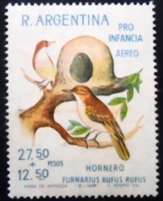 Selo postal da Argentina de 1966 Rufous Hornero N