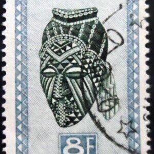 Selo postal do Congo Belga de 1950 Ngadimuashi 8 U