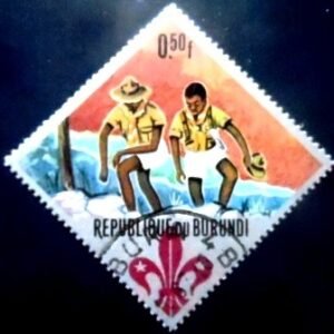 Selo postal do Burundi de 1967 Scouts on hiking trip MCC