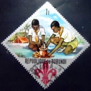 Selo postal do Burundi de 1967 Cooking at campfire MCC