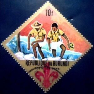 Selo postal do Burundi de 1967 Scouts on hiking trip MCC