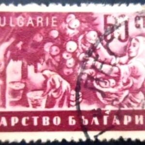 Selo postal da Bulgária de 1942 Apple Harvest U