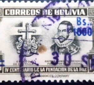 Selo postal da Bolívia de 1957 Arms; portrait of Mendoza 1000 U